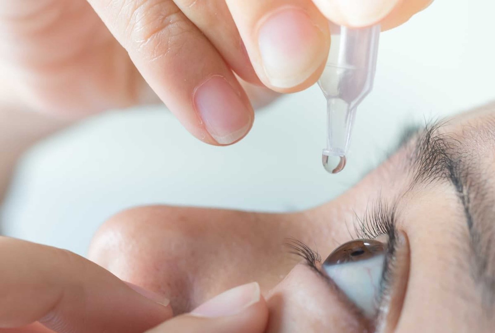 Benefits of Lubricating Eye Drops for Dry Eyes